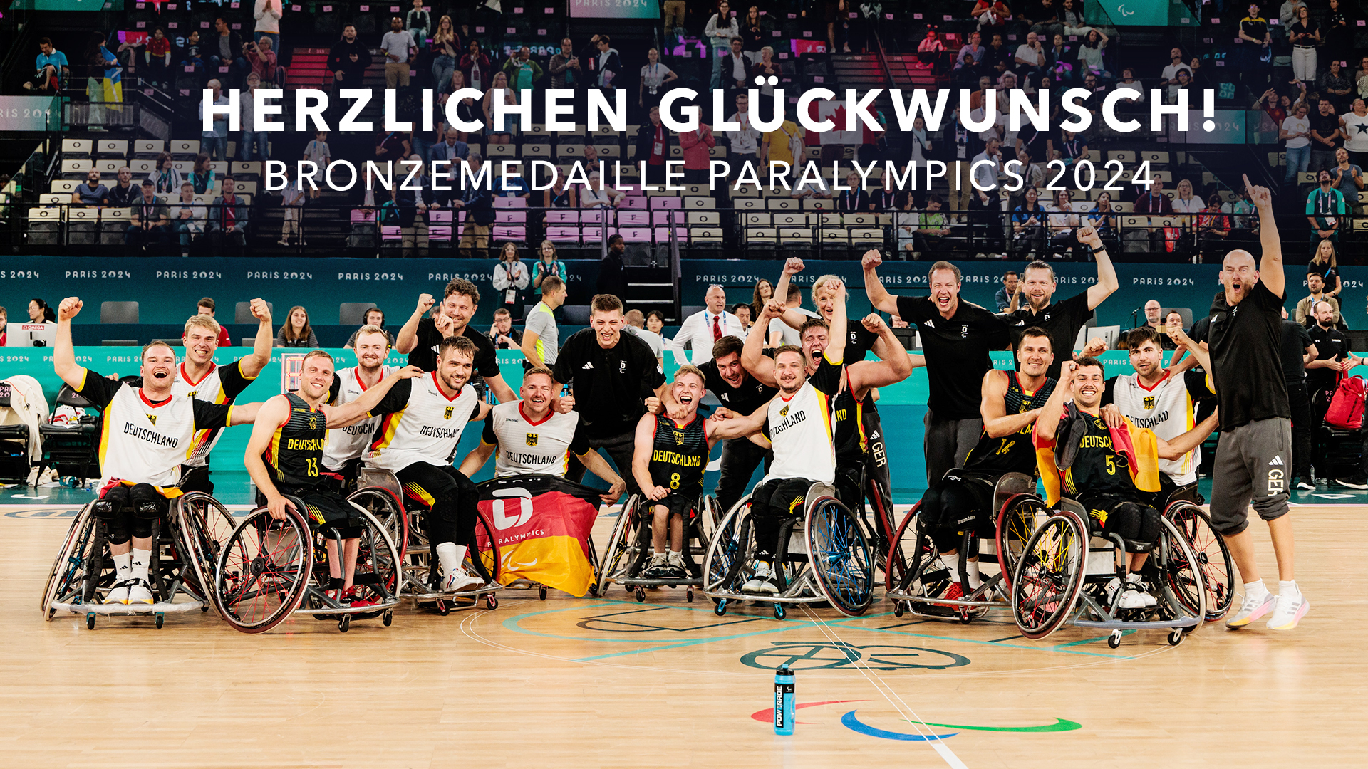 Die Herrennationalmannschaft Rollstuhlbasketball freut sich über den Gewinn der Bronzemedaille