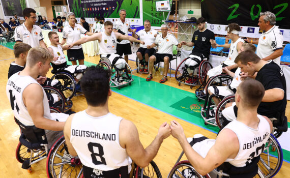 Die deutsche U23-Nationalmannschaft beim Teamkreis | Foto: Shingo ITO X-1