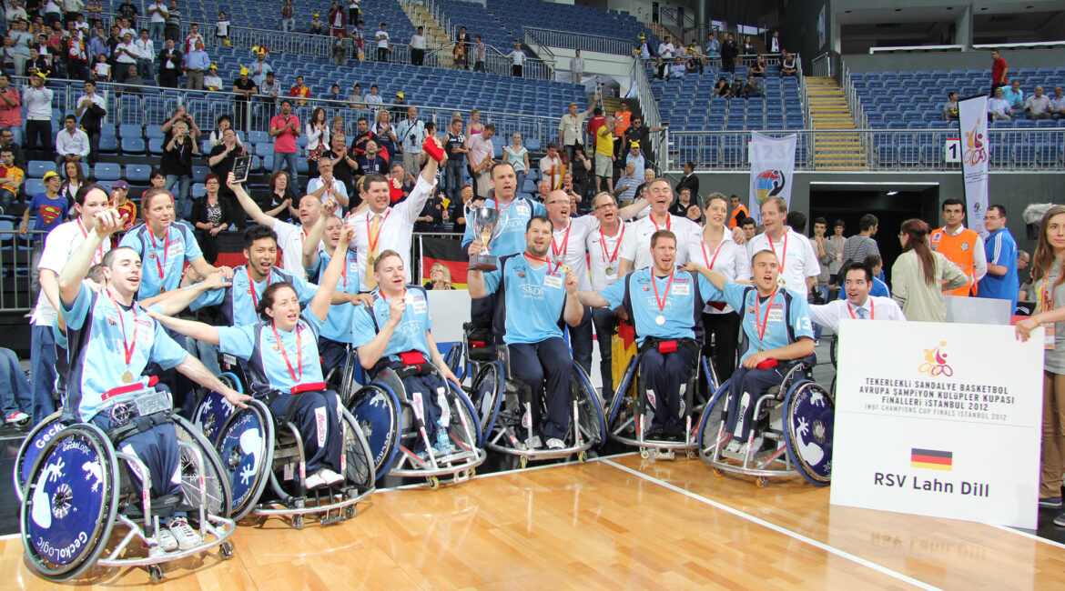 Der RSV Lahn-Dill nach dem Champions League Triumph 2012 im Sinan Erdem Dome von Istanbul. | Foto: Armin Diekmann