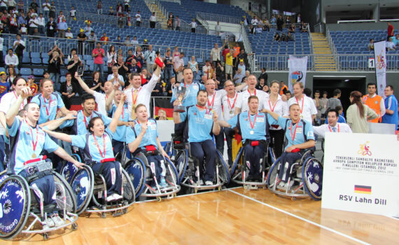 Der RSV Lahn-Dill nach dem Champions League Triumph 2012 im Sinan Erdem Dome von Istanbul. | Foto: Armin Diekmann