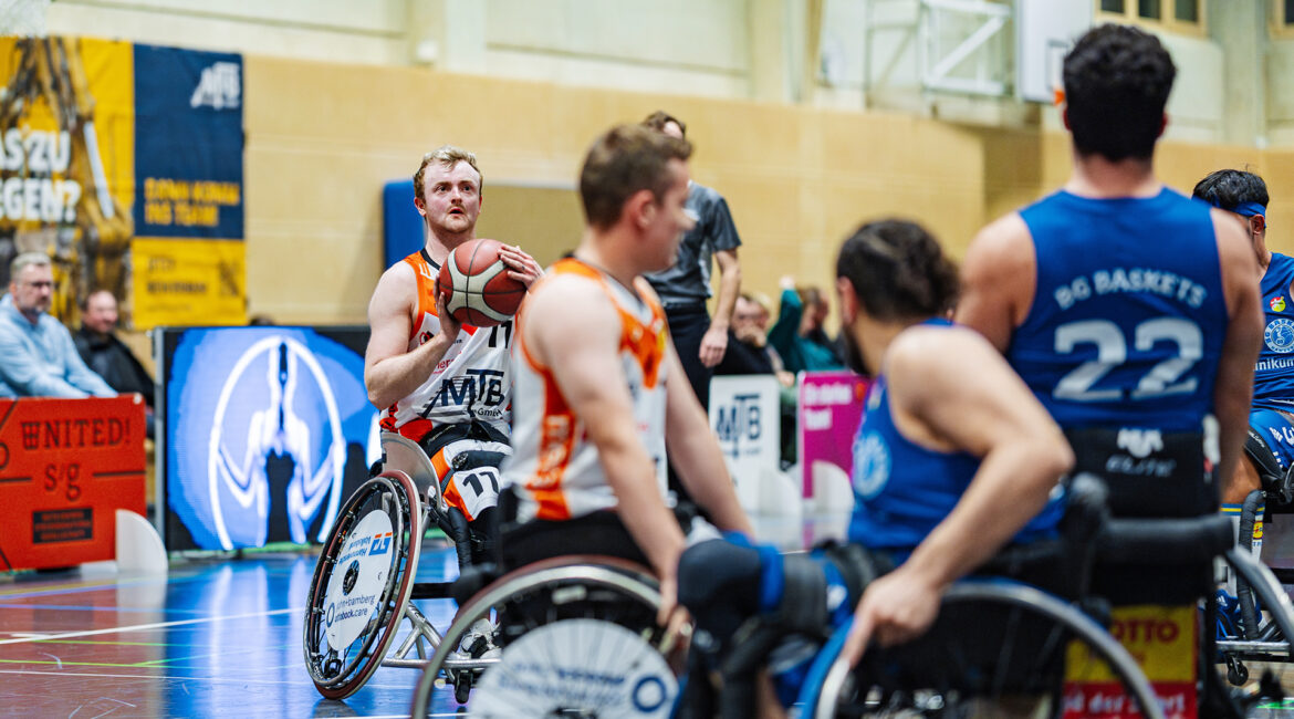 Szene aus dem Spiel Hannover United gegen die BG Baskets Hamburg | Foto: Philipp Sonnack/@psonnack