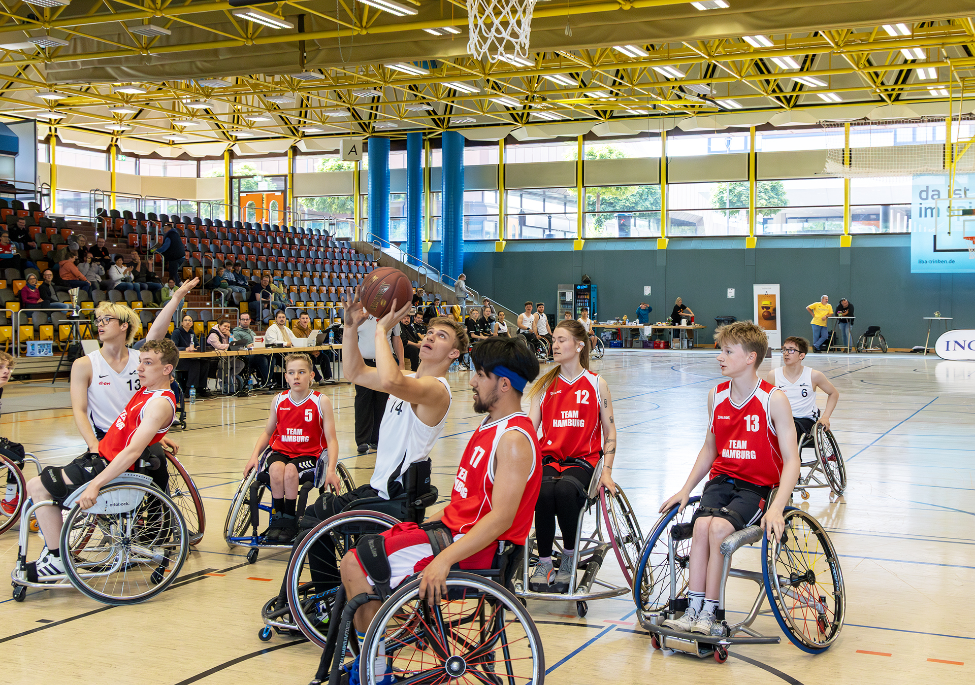 MVP Maximilian Lammering beim Korbwurf im Spiel gegen Hamburg. | Foto: Gregor Pleßmann