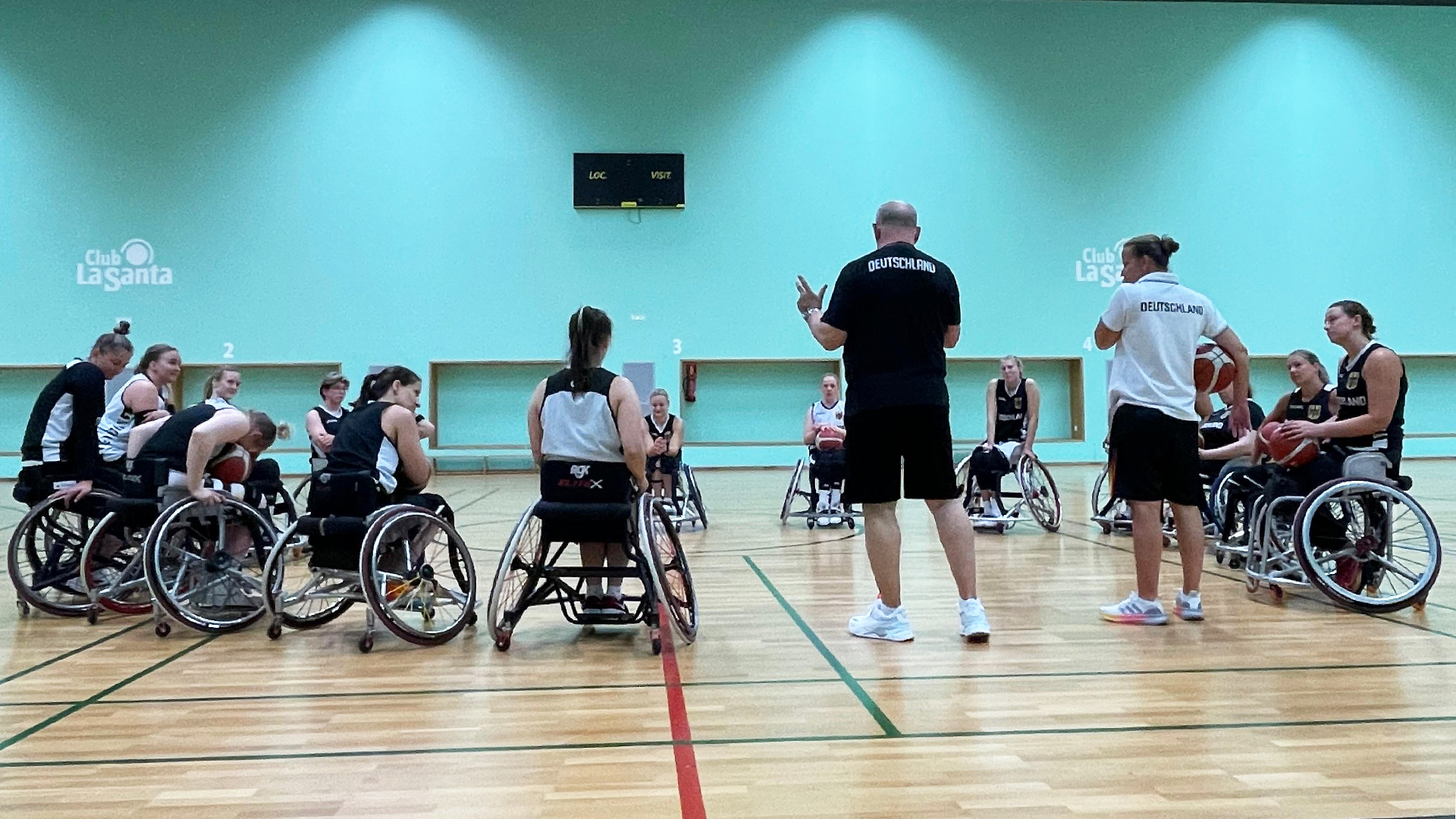 Die deutschen Damen in der Halle des Sporthotels Club La Santa. | Foto: Team Germany