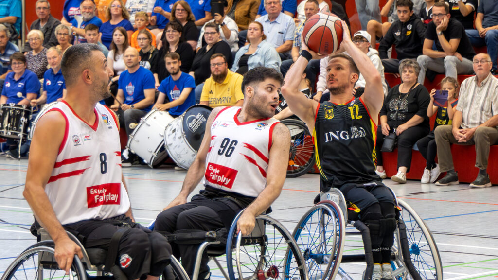 Jens Albrecht (r.) im Spiel gegen Österreich. | Foto: Gregor Pleßmann