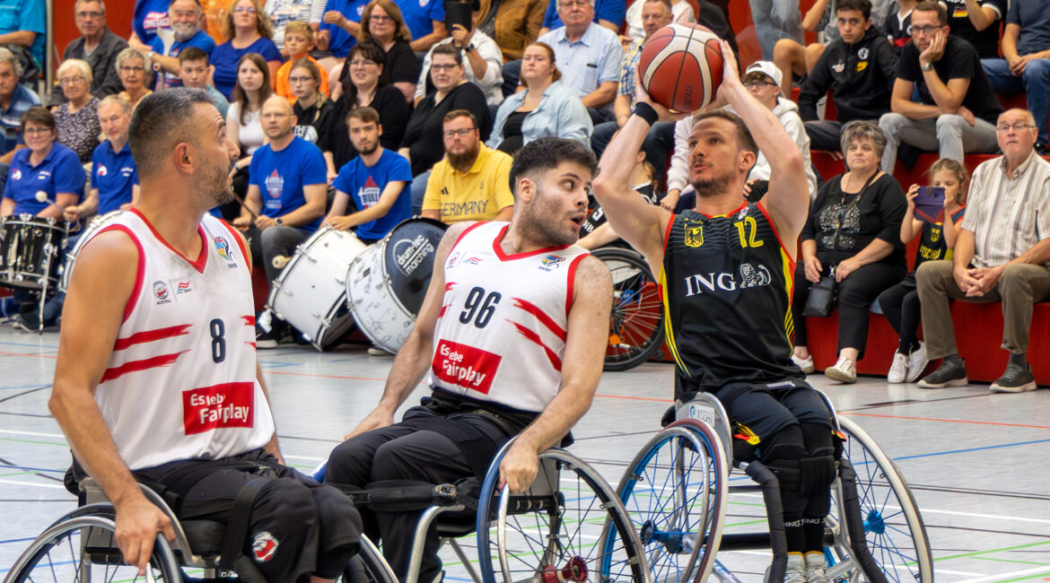 Jens Albrecht (r.) im Spiel gegen Österreich. | Foto: Gregor Pleßmann