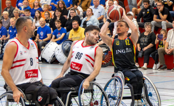 Jens Albrecht (r.) im Spiel gegen Österreich. | Foto: Gregor Pleßmann