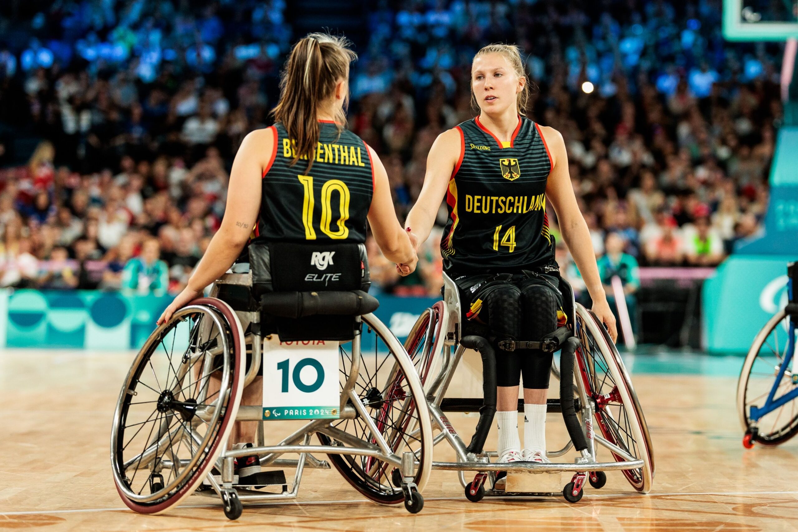 Lisa Bergenthal und Lilly Sellak bei den Paralympics in Paris. | Foto: Steffie Wunderl