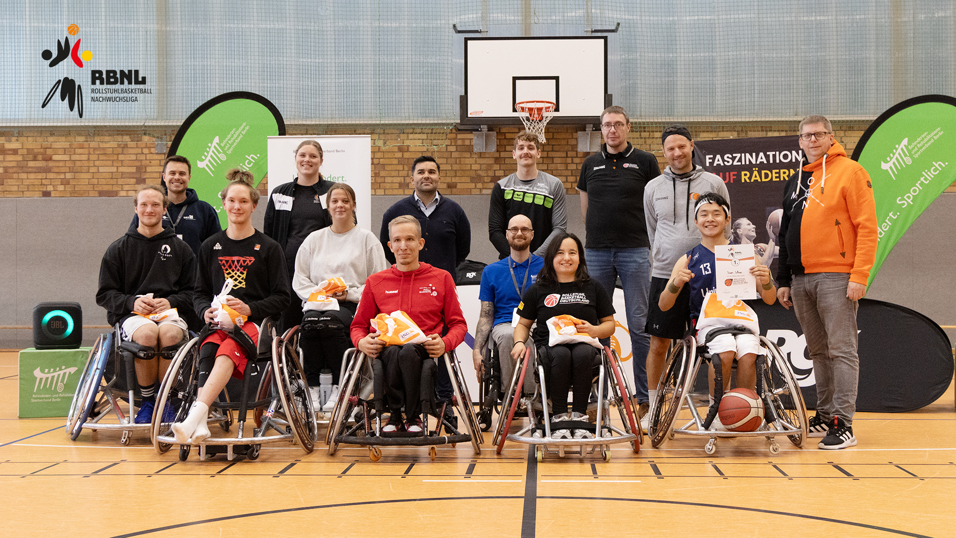 Das erfolgreiche Team Silver bei der Siegerehrung mit Vertretern des Verbandes und des Ausrichters. | Foto: Gregor Pleßmann