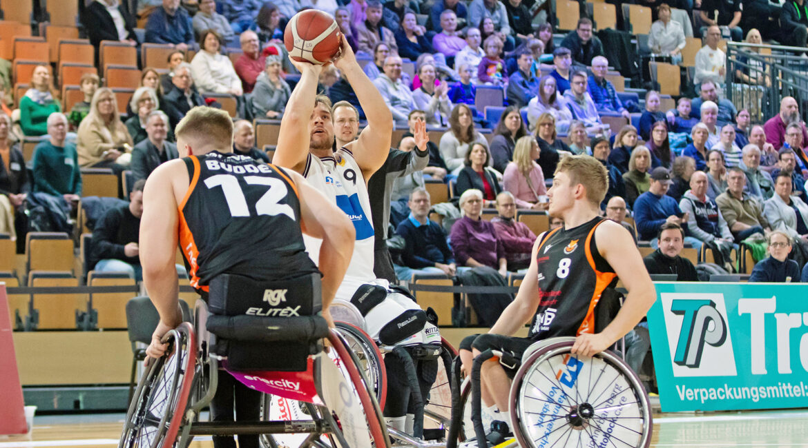 Szene aus dem Bundesligaspiel RSV Lahn-Dill gegen Hannover United. | Foto: Armin Diekmann