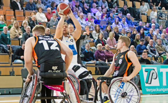 Szene aus dem Bundesligaspiel RSV Lahn-Dill gegen Hannover United. | Foto: Armin Diekmann