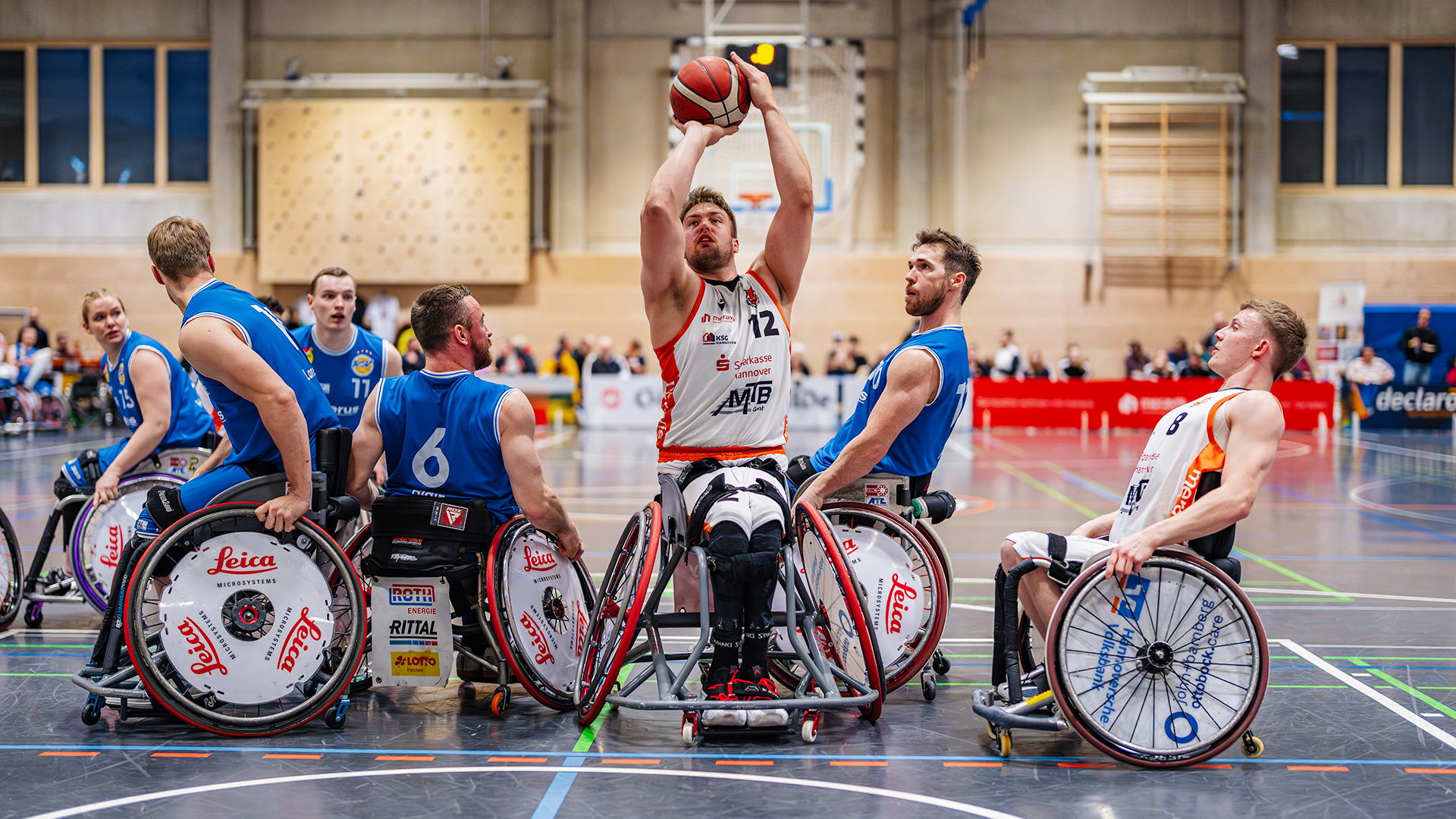 Spielszene aus der Bundesligapartie Hannover United mit Alexander Budde am Ball gegen den RSV Lahn-Dill. | Foto: Philipp Sonnack