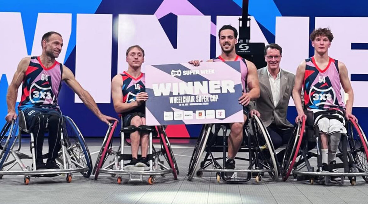 Die Köln 99ers haben den Wheelchar Super Cup bei der 3x3 Super Week gewonnen. Mit Hendrik Wüst ist mit auf dem Foto. | Foto: 3x3hub