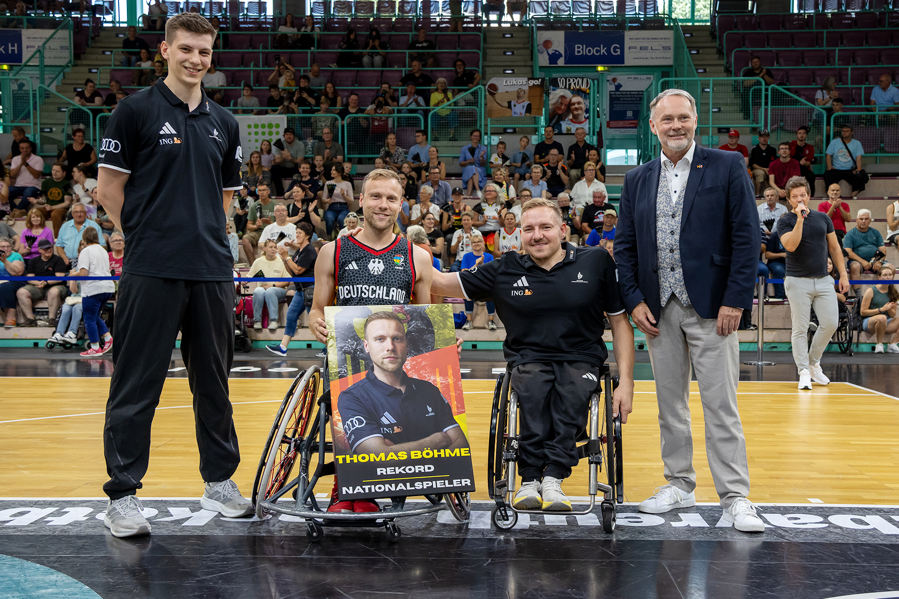 Thomas Böhme wird als Rekordnationalspieler geehrt. | Foto: Gregor Pleßmann