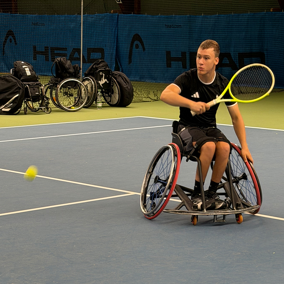Rollstuhlsportler beim Tennistraining. | Foto: Team Germany U19